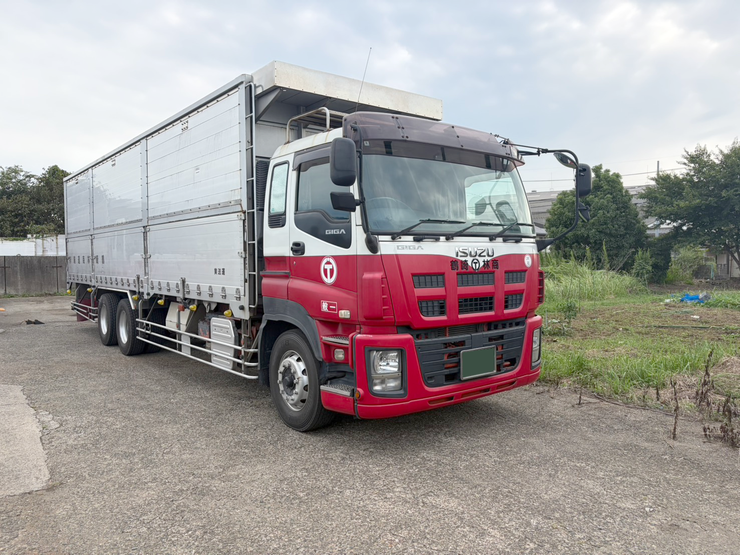 10tトラック(チップ車)の全景